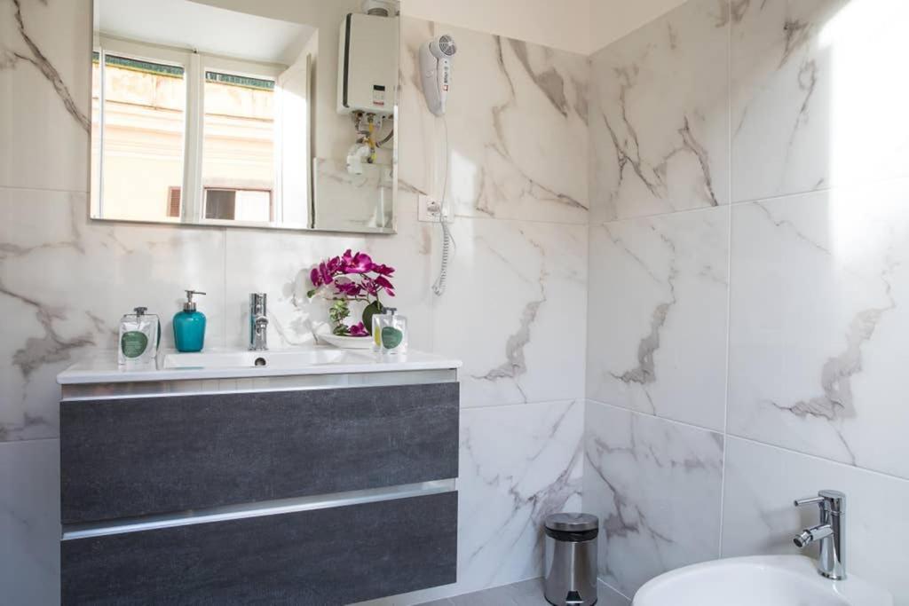 Pink Intimate Jacuzzi Suite Trastevere - Top Collection روما المظهر الخارجي الصورة