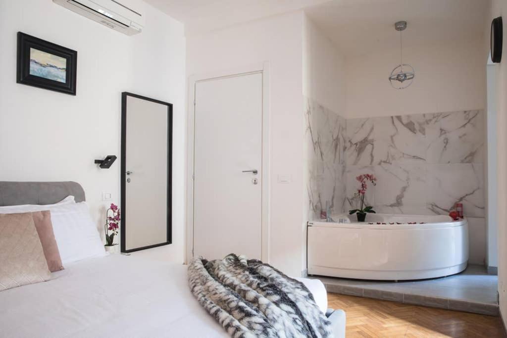 Pink Intimate Jacuzzi Suite Trastevere - Top Collection روما المظهر الخارجي الصورة
