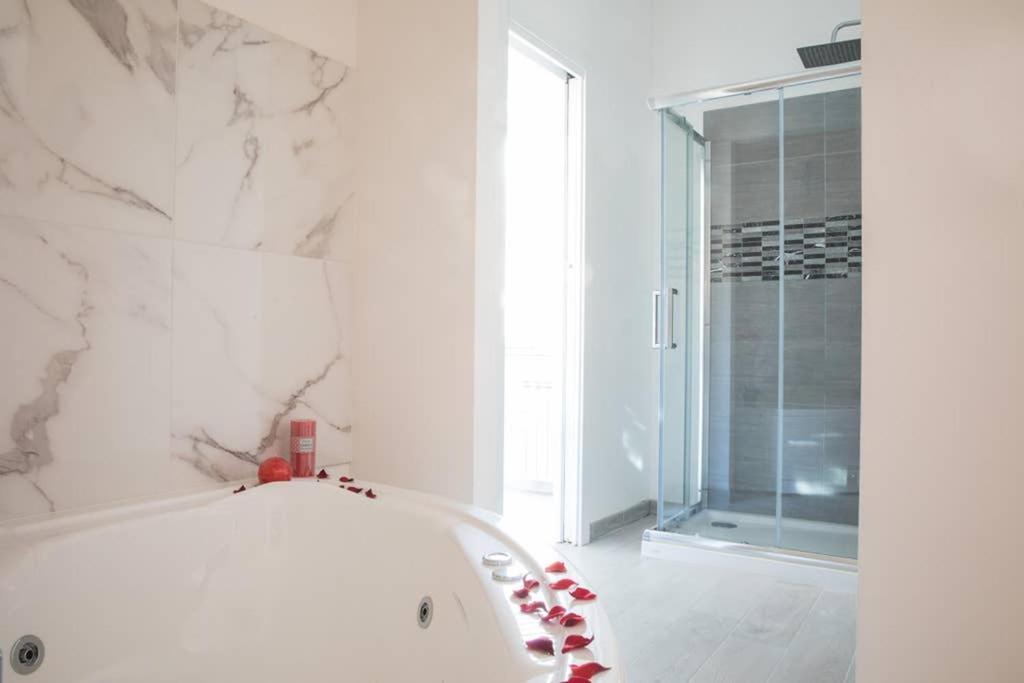 Pink Intimate Jacuzzi Suite Trastevere - Top Collection روما المظهر الخارجي الصورة